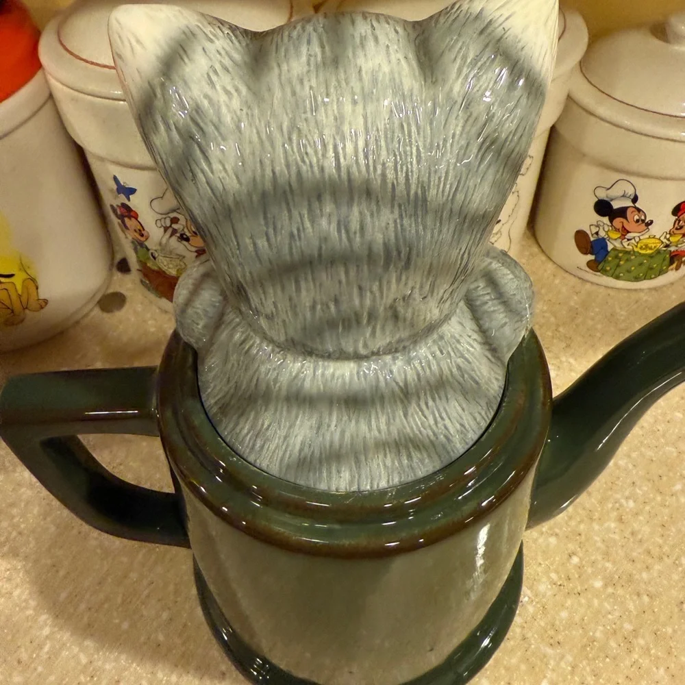 2004 Kenni-Kats Blue Sky Carvers Cat-Shaped Cookie Jar Cat in tea-pot Kitten